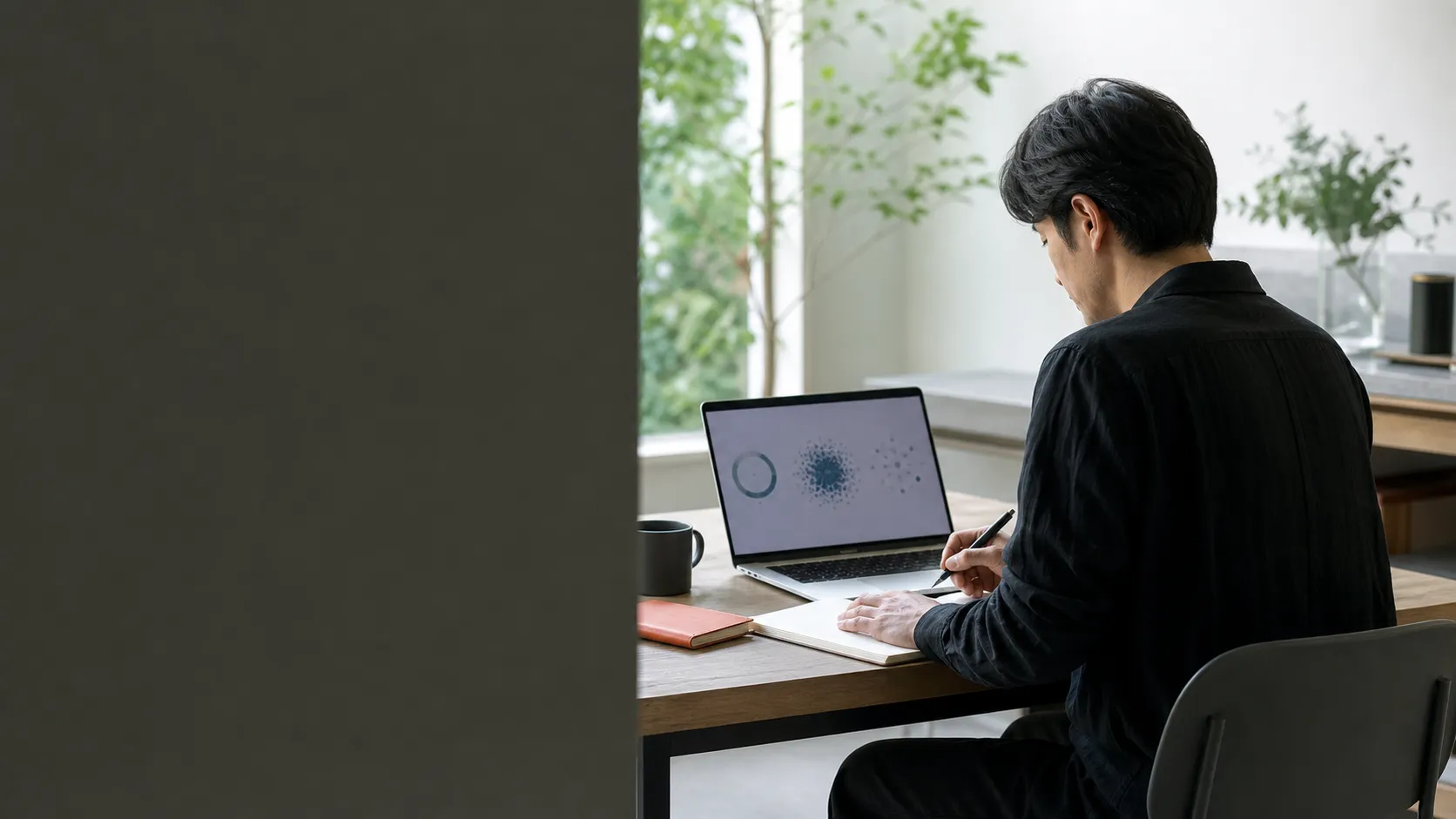 ノートを取りながらAIリテラシーを学ぶ受講者